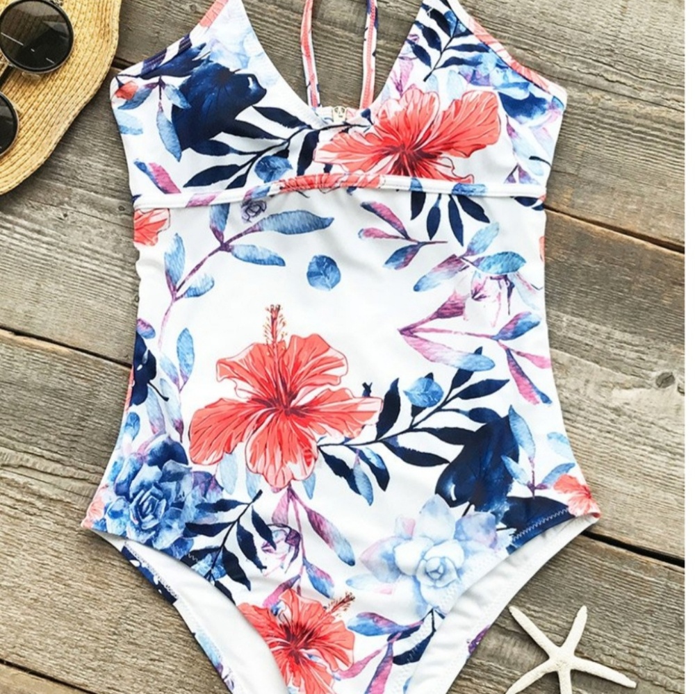 Cupshe Delicate Flowers One Piece Swimsuit
